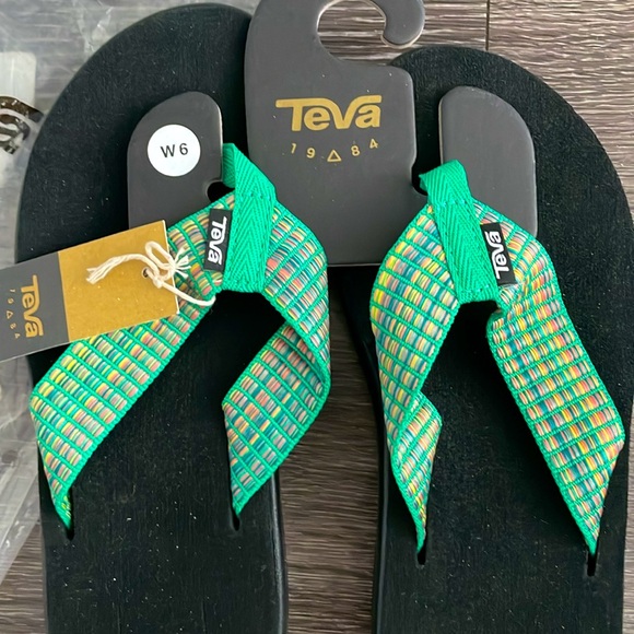 BNWT Teva Voya - Size 6 - Picture 2 of 4